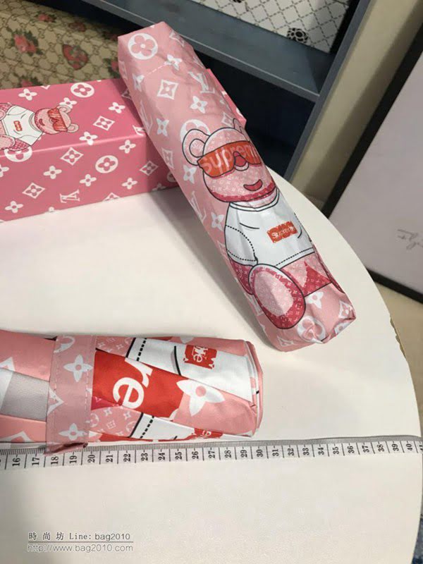 LV路易威登傘 年度最火爆 時尚單品 supremeX LV 聯名款 晴雨傘 防曬隔熱 防紫外線  zm1050